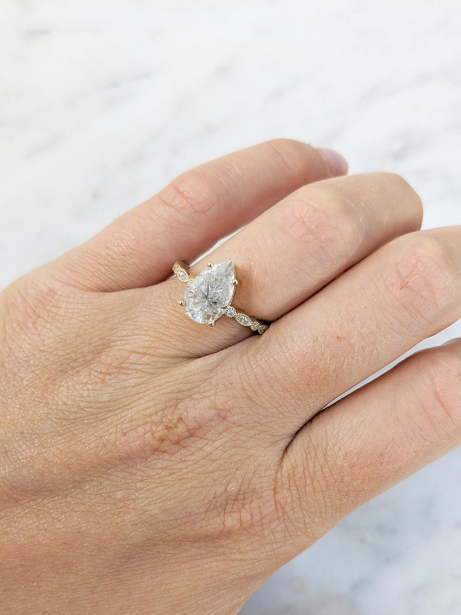 Lab Grown Diamond Engagement Ring, Pear Shaped Ring, 18k Solid Gold Di ...
