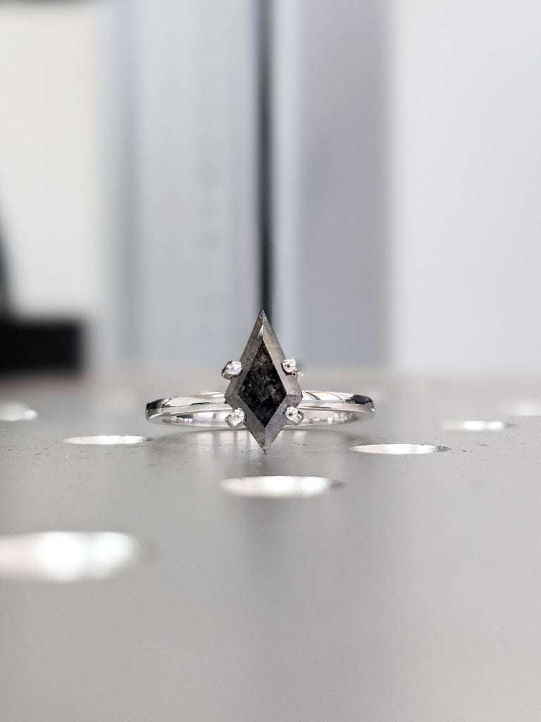 1920&#39;s Raw Salt and Pepper Diamond, Kite Diamond Ring, Unique Engagement Ring, Hidden Diamonds, Delicate Salt And Pepper Diamond Ring