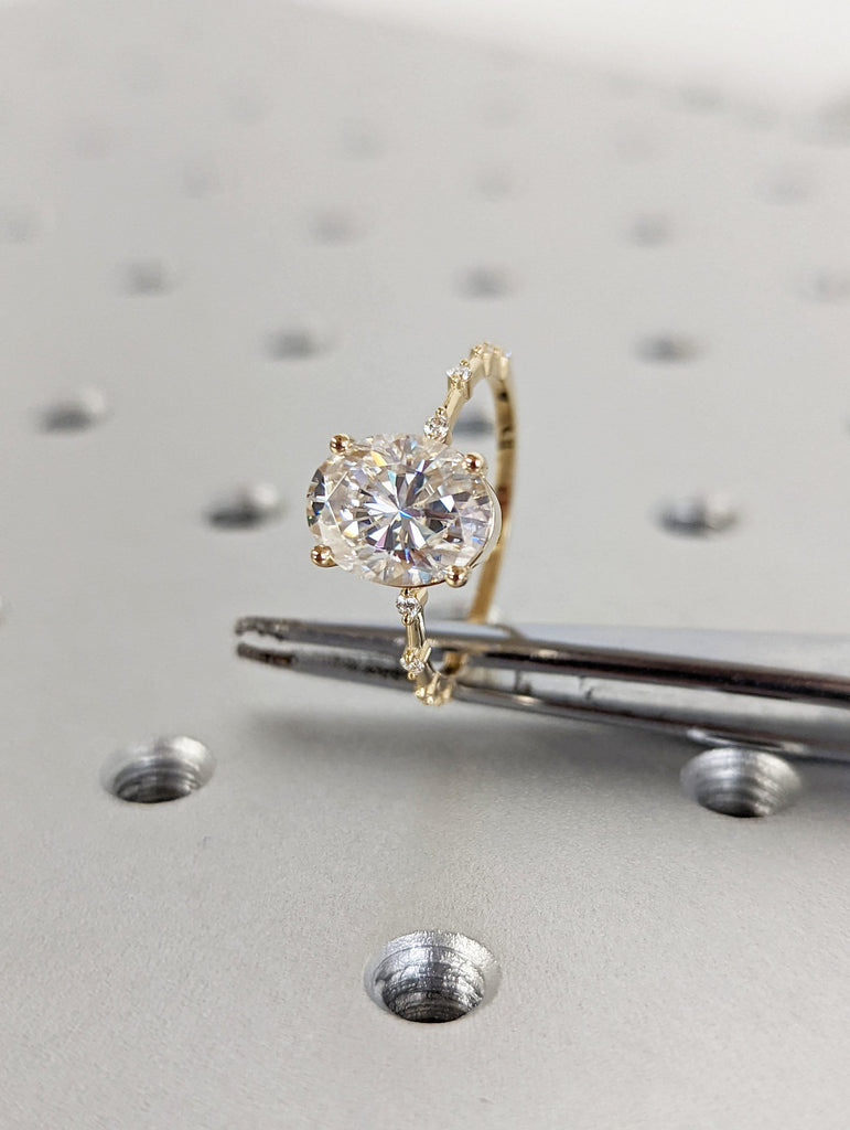 2 Carat Oval Lab Grown Diamond Ring / 2 CT Oval Diamond Thin Engagement Ring / Dainty Ring / 14k Gold Gold Elongated Oval Diamond / VS1 E-F