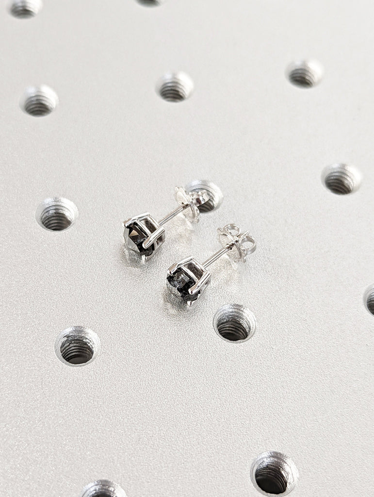 Salt and Pepper Diamond Stud Earrings, Salt and Pepper Diamond Earrings, 14k Gold Stud Earrings, Unique Minimal Natural Diamond Studs