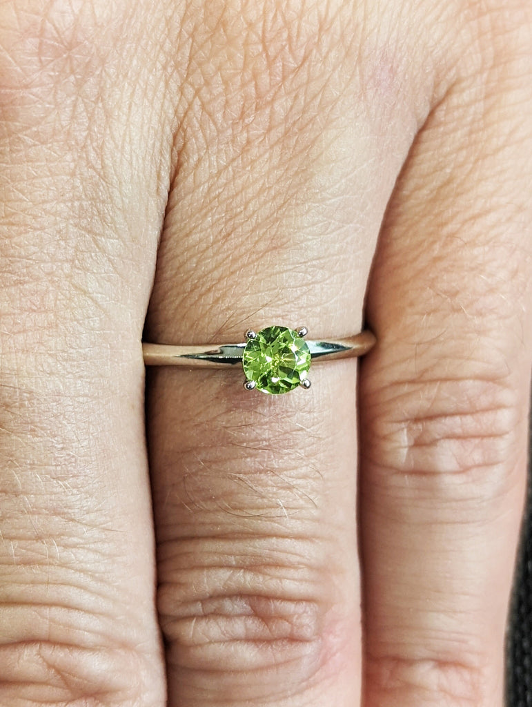 Vintage Peridot Engagement Ring Round Shaped White Gold Art Deco Prong Set Ring Bridal Anniversary Ring Green Peridot August Birthstone Ring