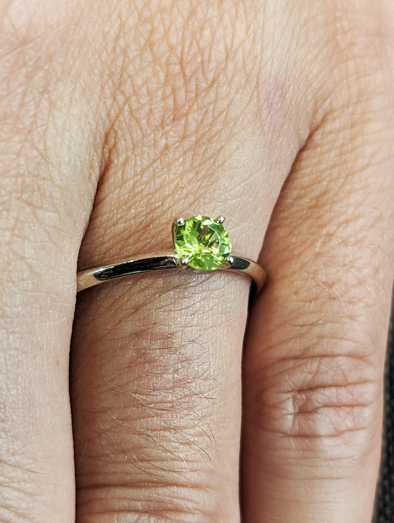 Vintage Peridot Engagement Ring Round Shaped White Gold Art Deco Prong Set Ring Bridal Anniversary Ring Green Peridot August Birthstone Ring