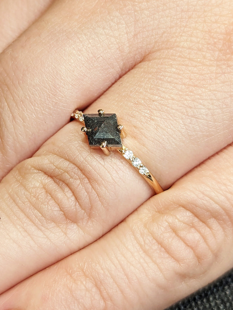 Alternative Diamond Engagement Ring Salt And Pepper Diamond, Kite Diamond Ring, Unique Salt Pepper Diamond Ring, Bridal Set, 18K Rose Gold