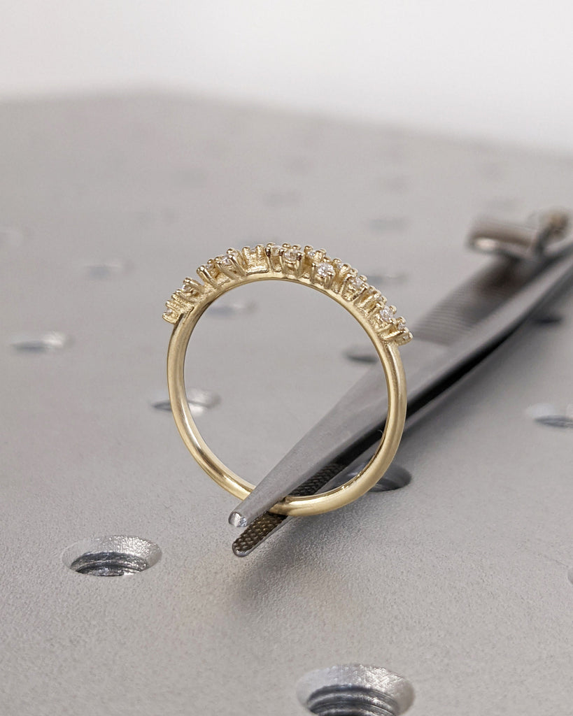 Round Diamonds Cluster Ring in 14K Gold, Unique Gold Engagement Ring, Stackable Ring, Diamond Wedding Band, Gift For Her, Minimalist Jewelry