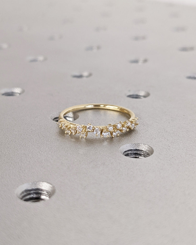 Round Diamonds Cluster Ring in 14K Gold, Unique Gold Engagement Ring, Stackable Ring, Diamond Wedding Band, Gift For Her, Minimalist Jewelry