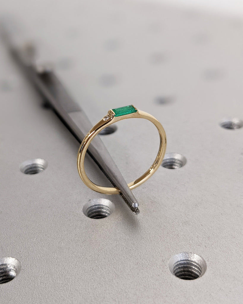 Emerald Ring / Baguette Emerald Ring / 14k Solid Gold Minimalist Emerald Ring / Stacking Emerald Ring / Emerald Jewelry / May Birthstone