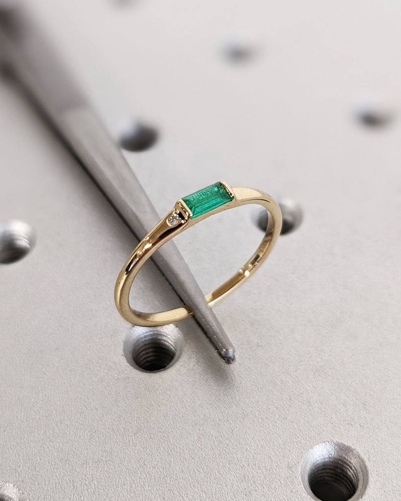 Emerald Ring / Baguette Emerald Ring / 14k Solid Gold Minimalist Emerald Ring / Stacking Emerald Ring / Emerald Jewelry / May Birthstone