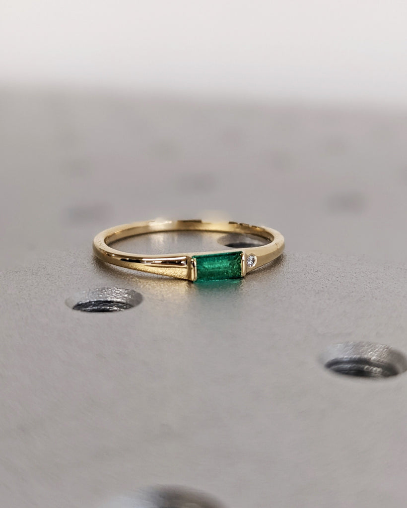 Emerald Ring / Baguette Emerald Ring / 14k Solid Gold Minimalist Emerald Ring / Stacking Emerald Ring / Emerald Jewelry / May Birthstone