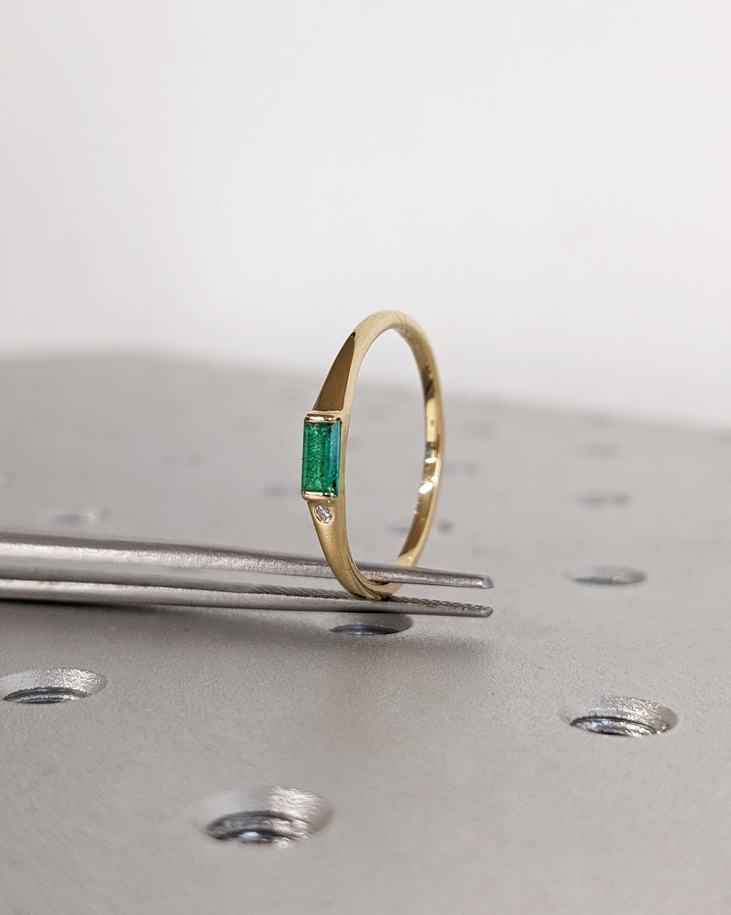 Emerald Ring / Baguette Emerald Ring / 14k Solid Gold Minimalist Emerald Ring / Stacking Emerald Ring / Emerald Jewelry / May Birthstone