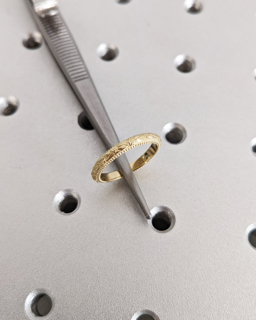 Dainty Floral Band For Women / Floral Botanical Wedding Ring / Solid Gold Floral Wedding Ring / Unique Handmade Floral Carved Flower Pattern