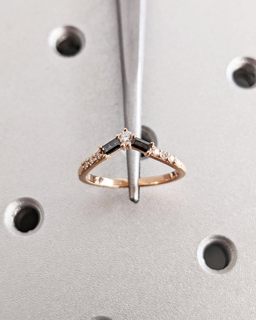 Vintage Curved V Shaped Diamond Wedding Band 14K 18K Rose Gold Art Deco Unique Moissanite Wedding Ring Band Dainty Anniversary Ring Women