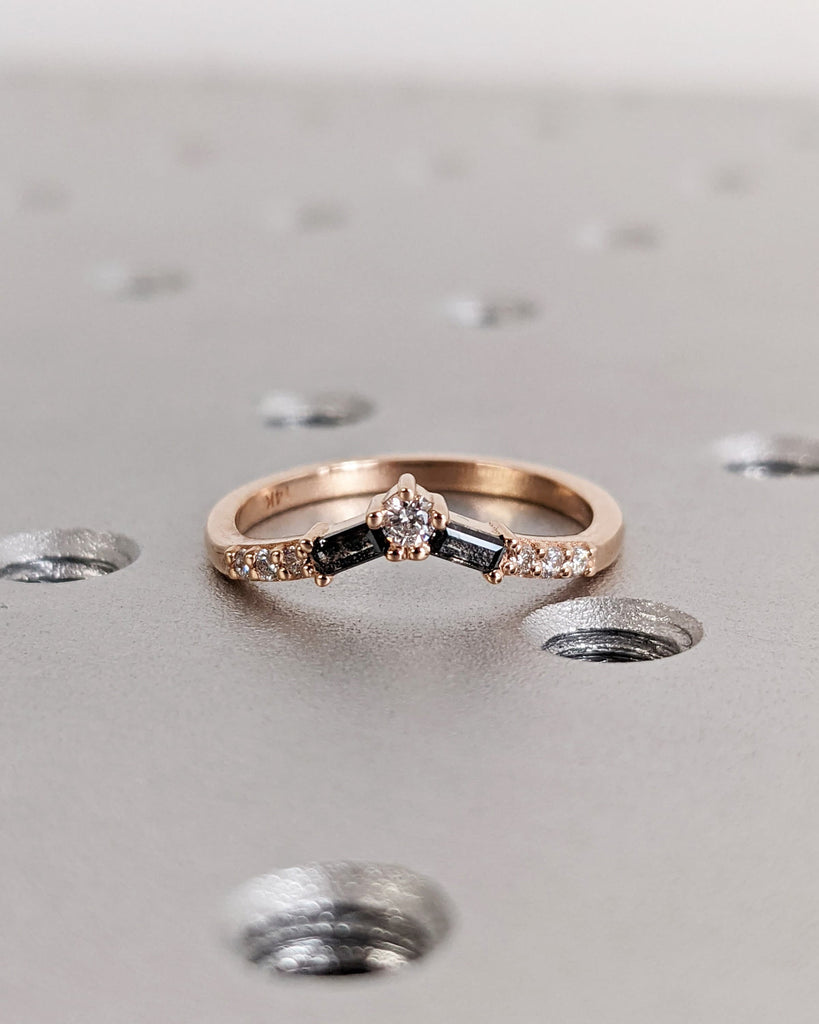 Vintage Curved V Shaped Diamond Wedding Band 14K 18K Rose Gold Art Deco Unique Moissanite Wedding Ring Band Dainty Anniversary Ring Women