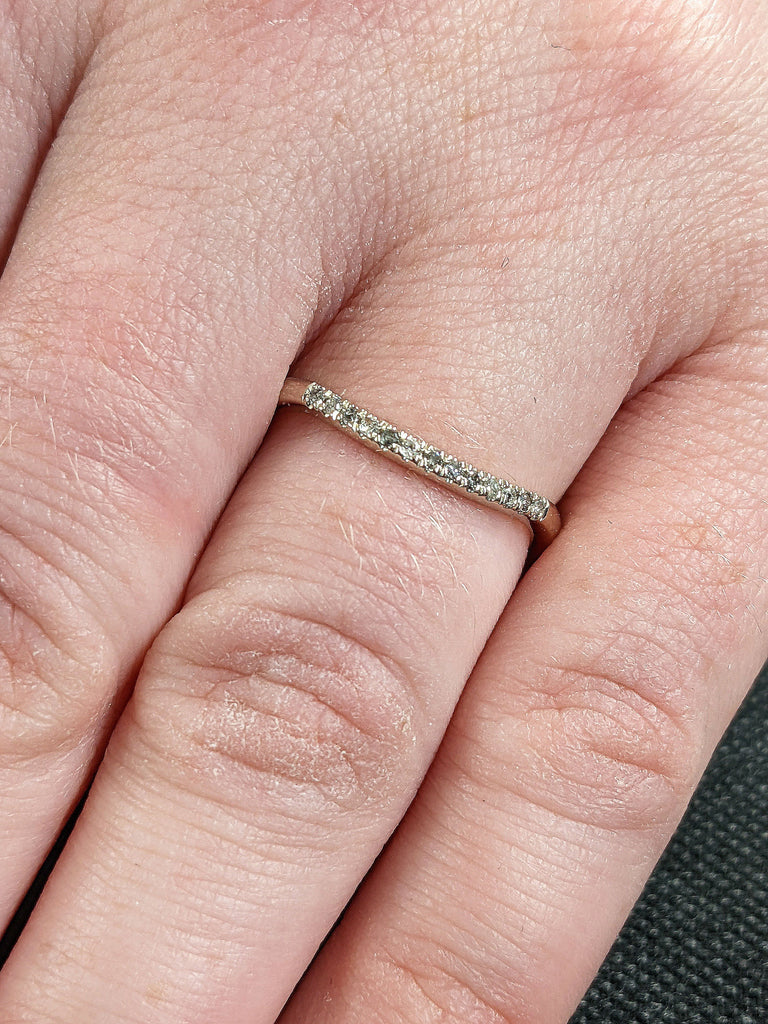 Chevron Dainty White Gold Diamond Cluster Band for Her | Round Salt and Pepper Gray Diamond Eternity Matching Wedding Ring | 14K 18K Solid Gold, Platinum Bridal Jewelry