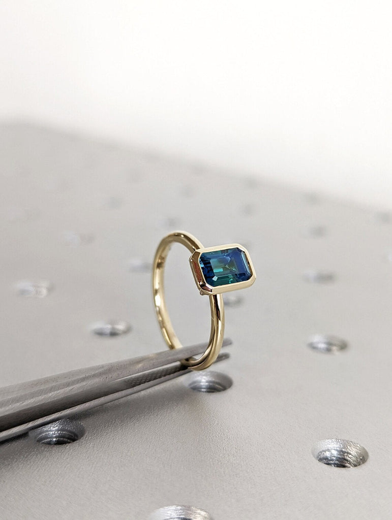 Bezel Set Montana Sapphire Engagement Ring / Emerald Cut Natural Teal Blue Green Sapphire / Peacock Sapphire Gemstone Ring / 14K Solid Gold