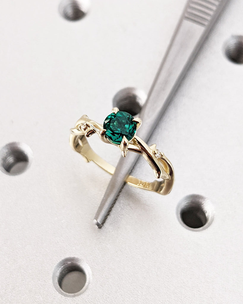 Twig Round Shaped Emerald Ring Gold Vintage Nature Inspired Unique Emerald Engagement Ring Antique Leaf Ring Bridal Wedding Ring for Women