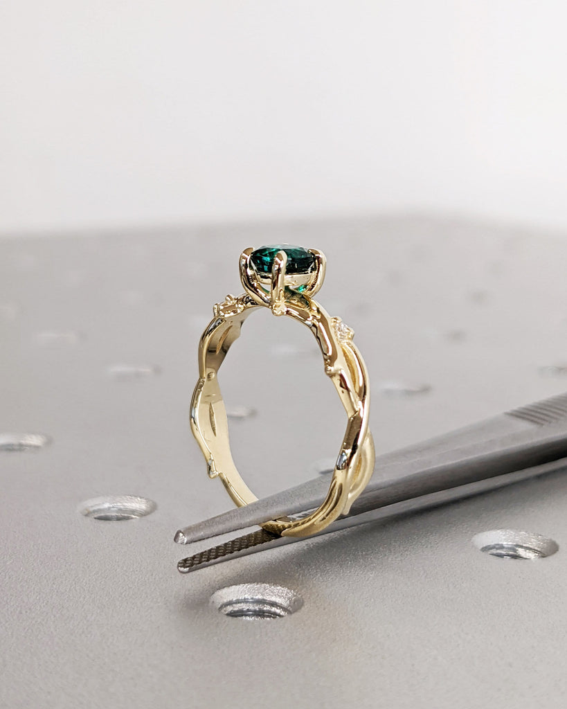 Twig Round Shaped Emerald Ring Gold Vintage Nature Inspired Unique Emerald Engagement Ring Antique Leaf Ring Bridal Wedding Ring for Women