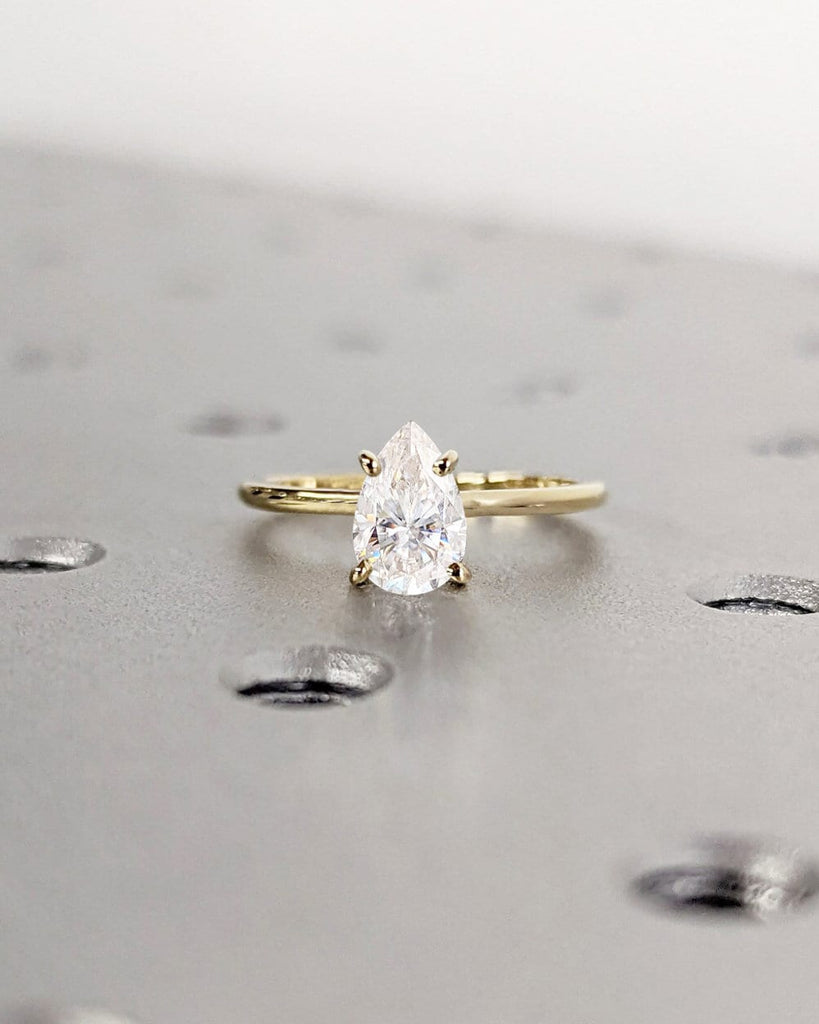 Pear Solitaire Moissanite Engagement Ring / 4 Prong Pear Engagement Ring / Pear Cut Ring / 14K Solid Gold Minimalist Ring / Anniversary Ring