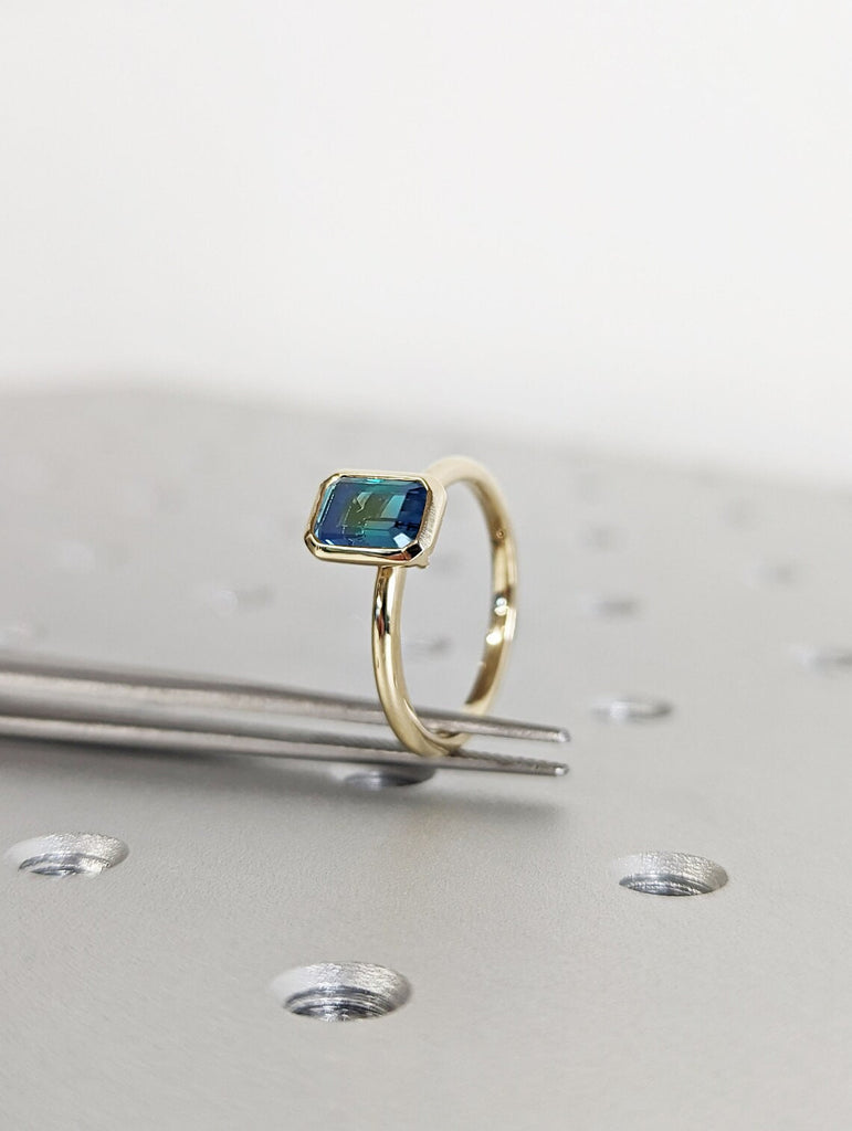 Bezel set Natural Montana Peacock Sapphire Solitaire Women Engagement Cocktail Ring | Solid Thin Gold Band | Blue Green Bridal Jewelry