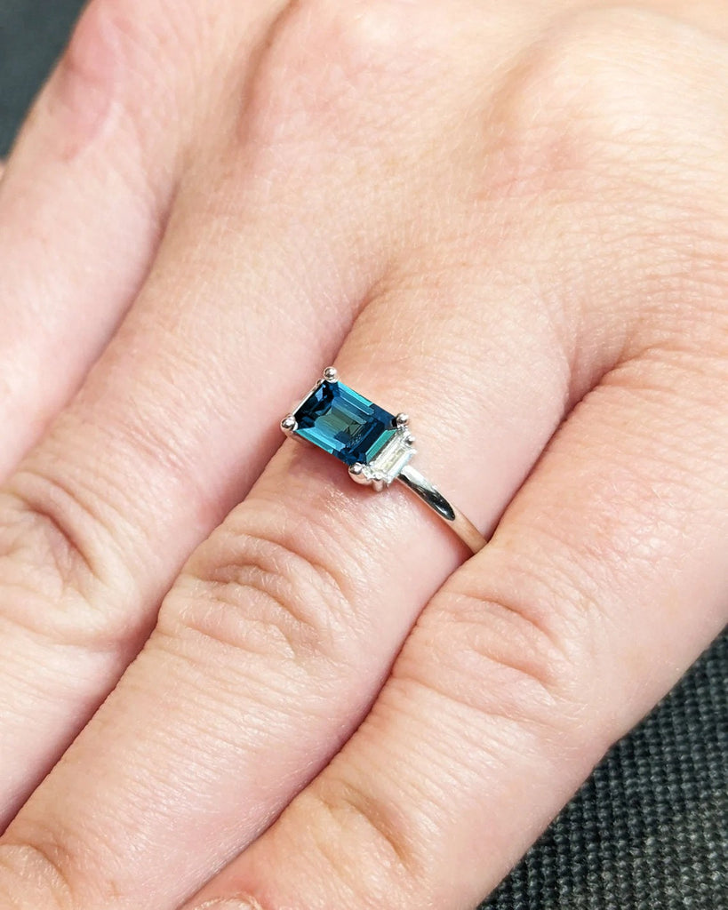 1CT Emerald Cut Teal Sapphire Engagement Ring, Montana Sapphire Vintage Diamond Baguette Blue-Green Peacock Sapphire Wedding Gift for Her