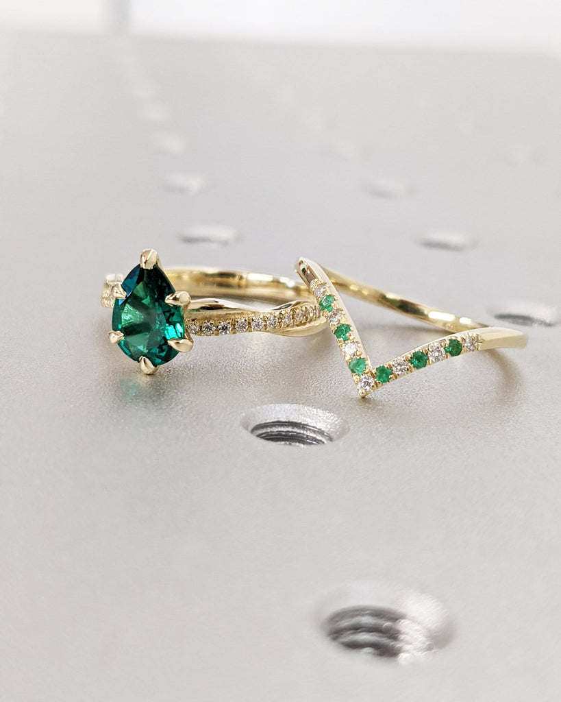 Green Lab Emerald Engagement Ring Set, Pear Cut Lab Emerald Ring, Round Diamond Twist Band, 2pcs Wedding Ring Set, Solid Gold Stackable Band