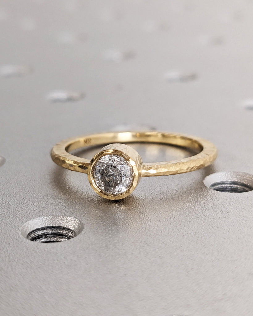 HAMMERED GOLD RING, Women’s Gold Wedding Ring, Gold Hammered Ring, Womens Wedding Band, Unique Ring for Her, Womens Engagement Ring, Salt and Pepper Gray Diamond Promise Ring