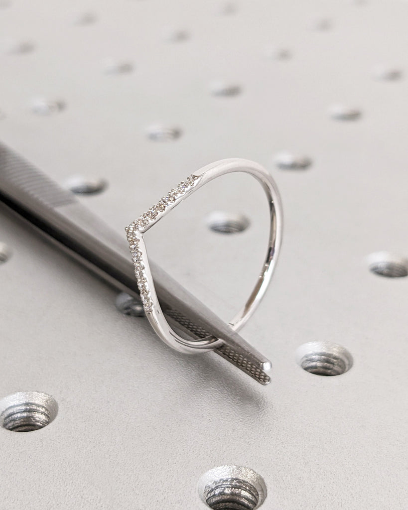 Round Cut Diamond Chevron Engagement Ring, 14K White Gold V Shaped Matching Wedding Band, Half Eternity Stacking Ring