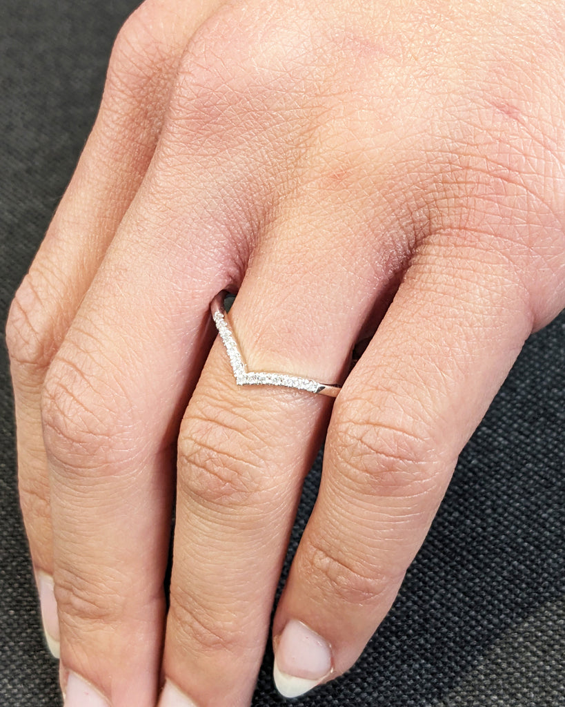 Round Cut Diamond Chevron Engagement Ring, 14K White Gold V Shaped Matching Wedding Band, Half Eternity Stacking Ring