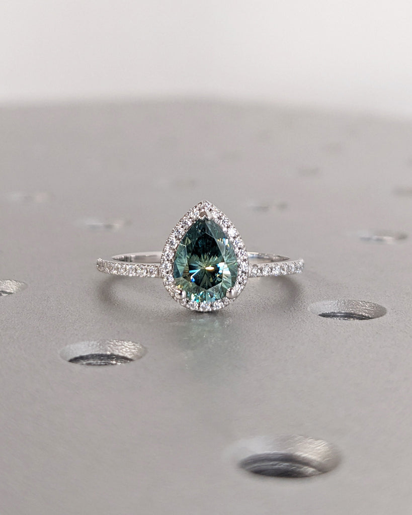 Green Moissanite Ring | Round Lab Diamond Cluster Stacking Ring | Alexandrite and Moissantie Dainty Promise Anniversary Ring for Woman