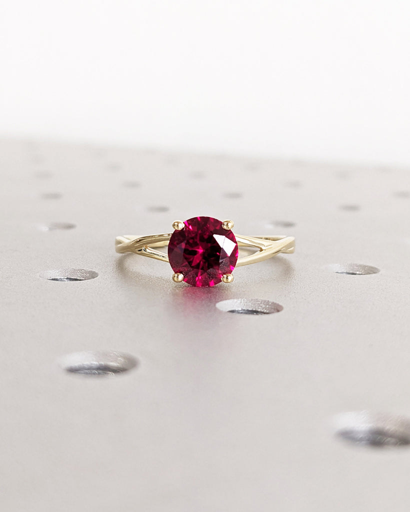 Vintage Ruby Ring Yellow Gold Split Shank Ring Red Ruby Engagement Ring Women Unique July Birthstone Wedding Ring Classic Solitaire for Her