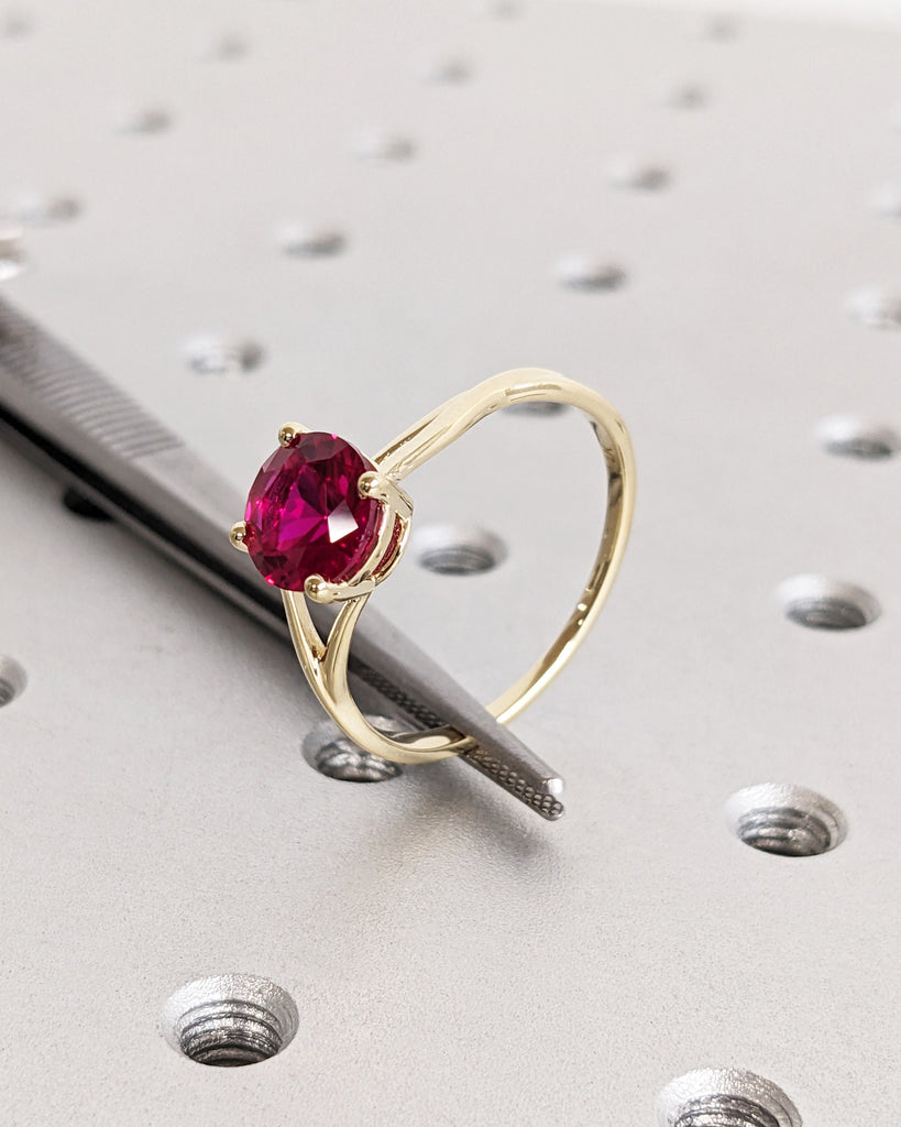 Vintage Ruby Ring Yellow Gold Split Shank Ring Red Ruby Engagement Ring Women Unique July Birthstone Wedding Ring Classic Solitaire for Her