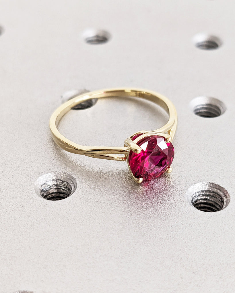 Vintage Ruby Ring Yellow Gold Split Shank Ring Red Ruby Engagement Ring Women Unique July Birthstone Wedding Ring Classic Solitaire for Her