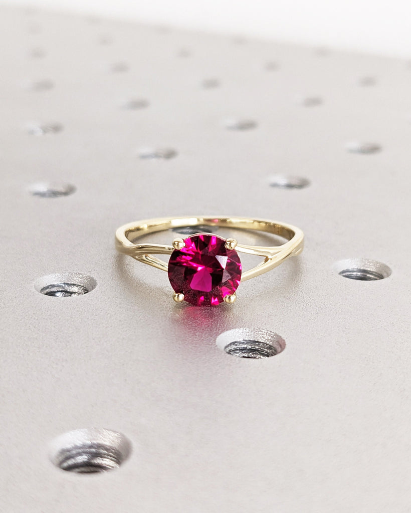 Vintage Ruby Ring Yellow Gold Split Shank Ring Red Ruby Engagement Ring Women Unique July Birthstone Wedding Ring Classic Solitaire for Her