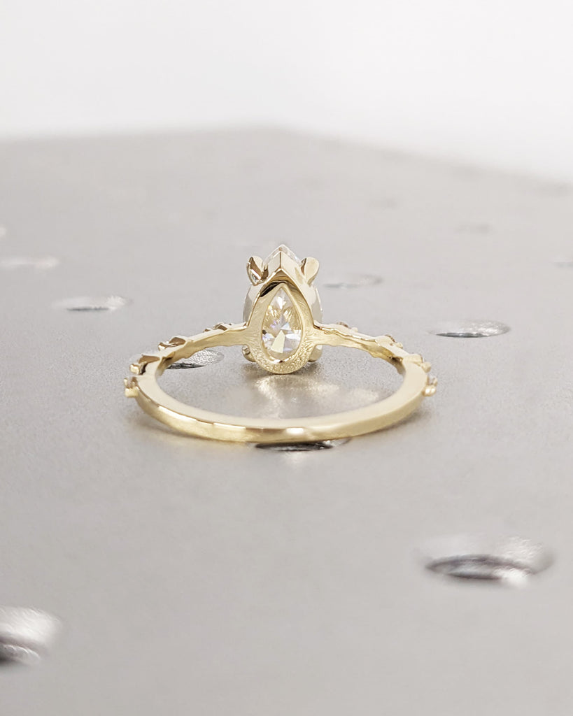 Pear Cut Engagement Ring, Dainty Moissanite Engagement Ring, 14K/18K Pear Cut Moissanite Ring, Pear Shape Ring, Pear Solitaire Promise Ring