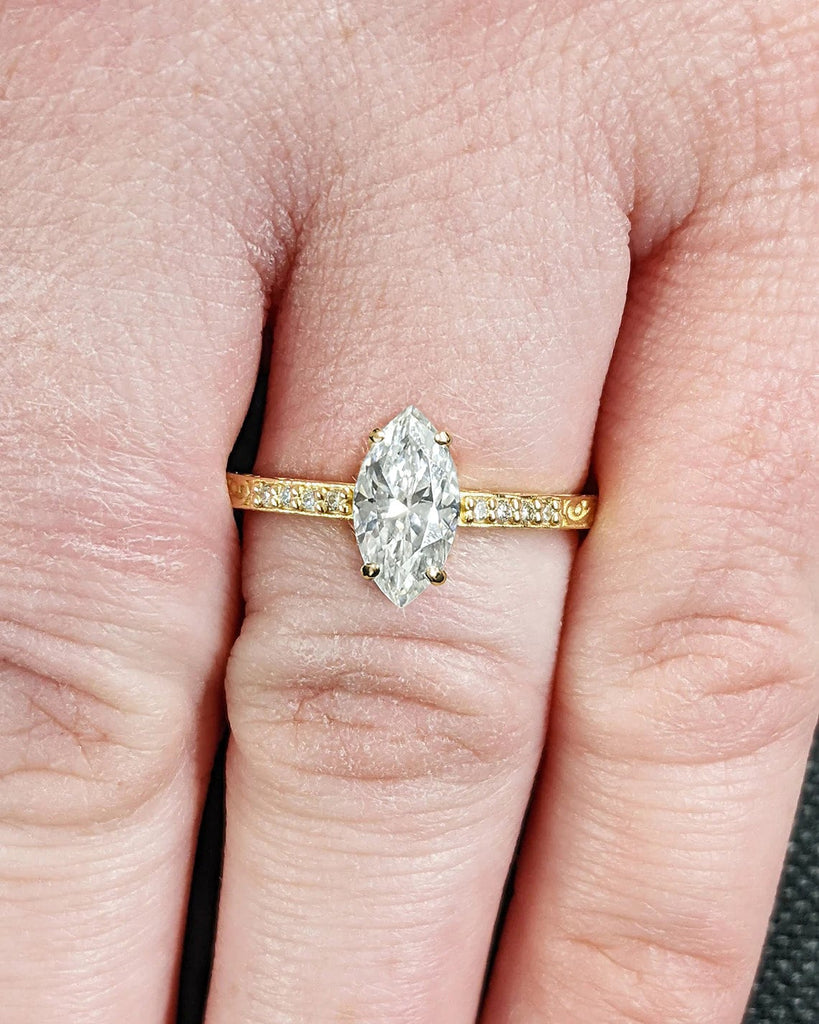 Vintage Engagement Ring, 18K Gold, Hand Engraved Ring, Moissanite Engagement Ring, Vintage Ring, Hand Engraving, Art Deco, Minimalist Ring