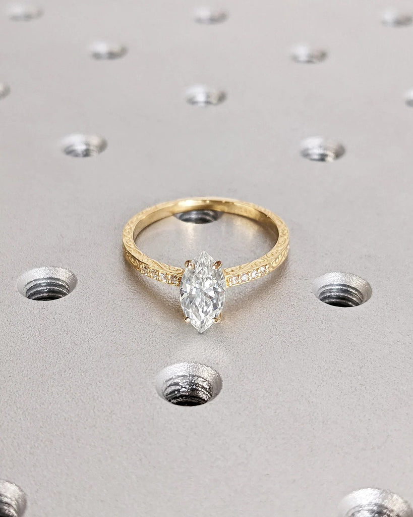 Vintage Engagement Ring, 18K Gold, Hand Engraved Ring, Moissanite Engagement Ring, Vintage Ring, Hand Engraving, Art Deco, Minimalist Ring