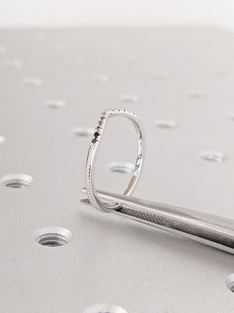 Vintage Milgrain V Shape Wedding Ring | Black and White Diamond Ring | Dainty Wedding Band