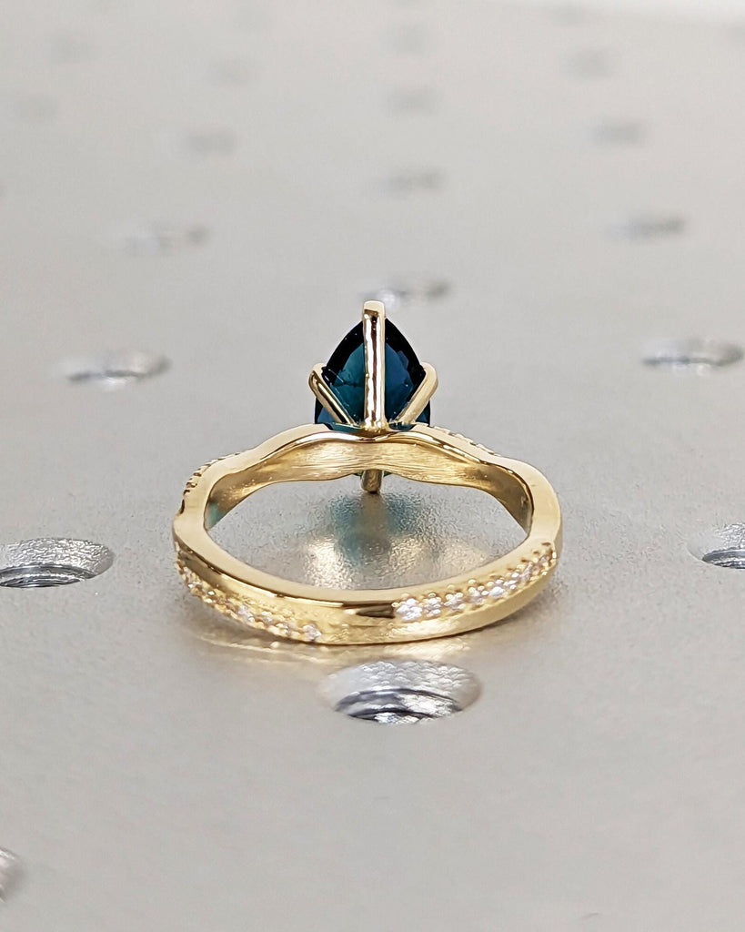 Teal Sapphire Engagement Ring, Yellow Gold Sapphire Ring, Pear Cut Blue Green Peacock Sapphire Ring, Vintage Diamond Twist Band, Bridal Ring