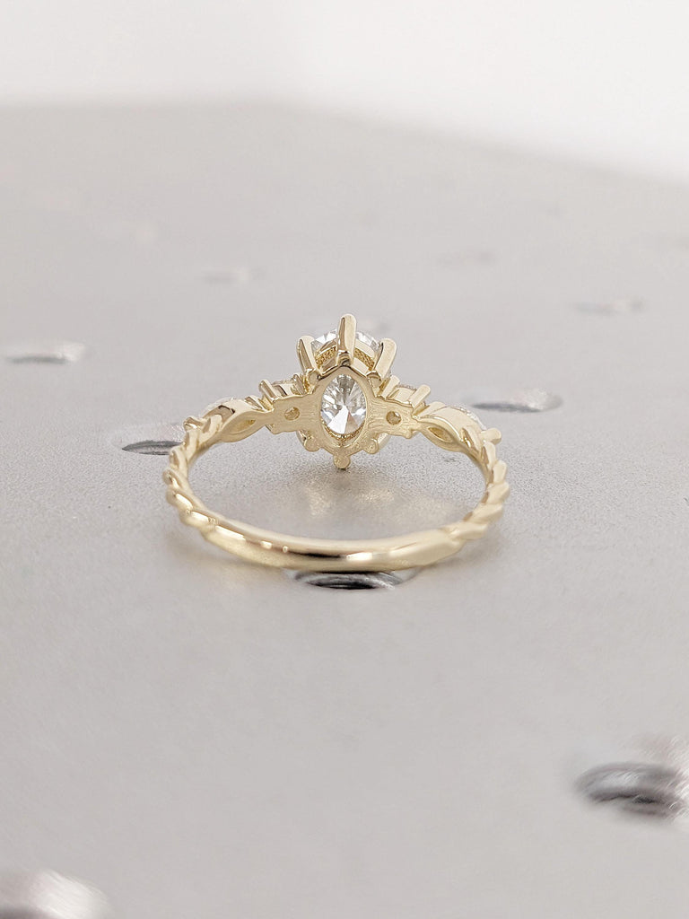 Unique Twist Band Engagement Ring, Oval Lab Diamond Engagement Ring, Oval Promise Ring, Gold Twisted Ring, Marquise Round Diamond/Moissanite