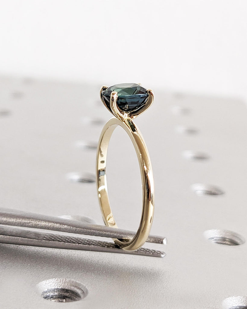 Oval Cut Montana Sapphire Engagement Ring / Oval Cut Peacock Blue Green Teal Sapphire / Solitaire Oval Cut Ring / 4 Prong Setting Minimalist