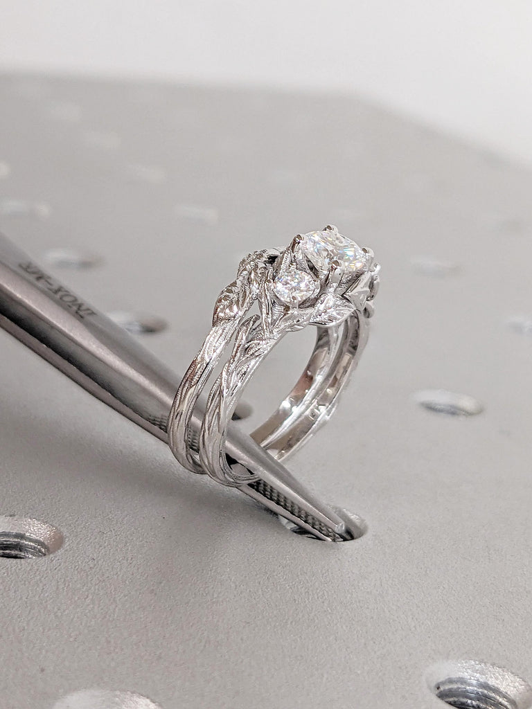 Leaf Engraved Moissanite Engagement Ring Set, 14k White Gold Nature Inspired Moissanite Wedding Ring Set, Unique Bridal Set, Leaf Ring Set