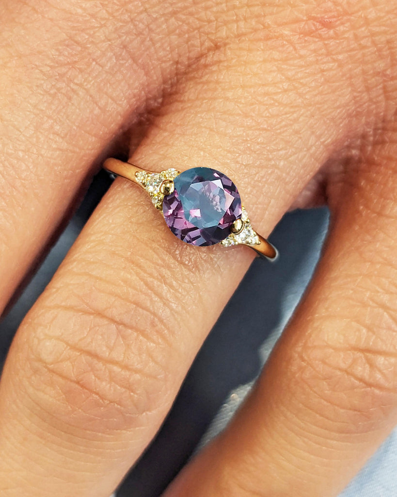 Art Deco Alexandrite Ring, 14k Yellow Gold Ring, Round Cut Alexandrite Engagement Ring, Cluster Accent Round Lab Alexandrite, Gift for Her