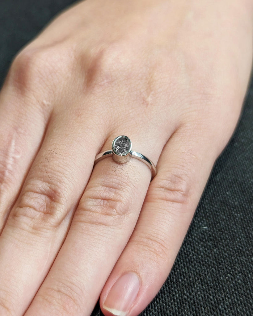 Salt and Pepper Anniversary Ring, Unique 18k White Gold Diamond Ring, Minimalist Statement Ring, Oval Bezel Solitaire Ring, Gift for Her