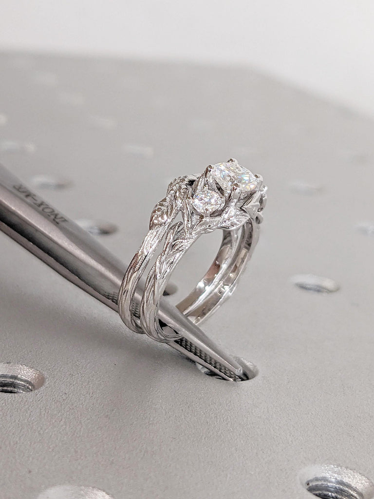 Unique Nature Inspired Engagement Ring Set | Leaf Engraved Lab Grown Diamond Ring | Anniversary Gift for Her | 14k Gold Wedding Ring Set