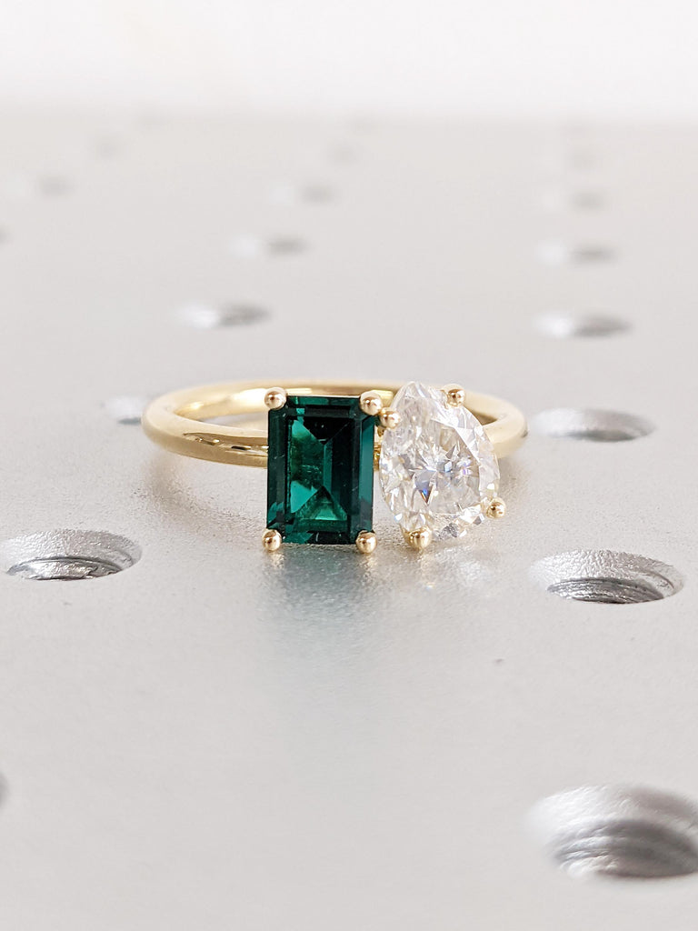 Emerald, Pear Cut Engagement Ring, Vintage 18k Yellow Gold Ring, Two Stone Wedding Rings for Women, Green Lab Emerald Ring, Moissanite Ring