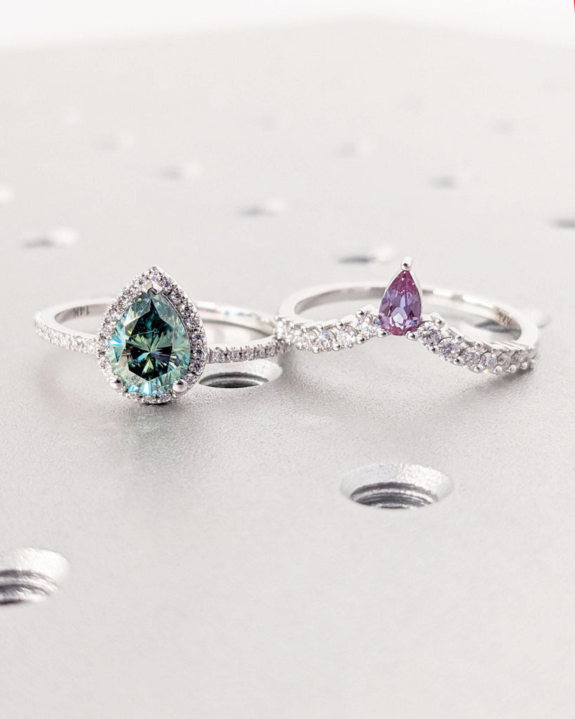 Vintage Pear cut Green Moissanite and Purple Alexandrite Engagement Stacking Ring Set | White Gold Wedding Ring | Art Deco Unique Diamond Cluster Bridal Ring | Pear shape Diamond Halo Anniversary Promise Ring