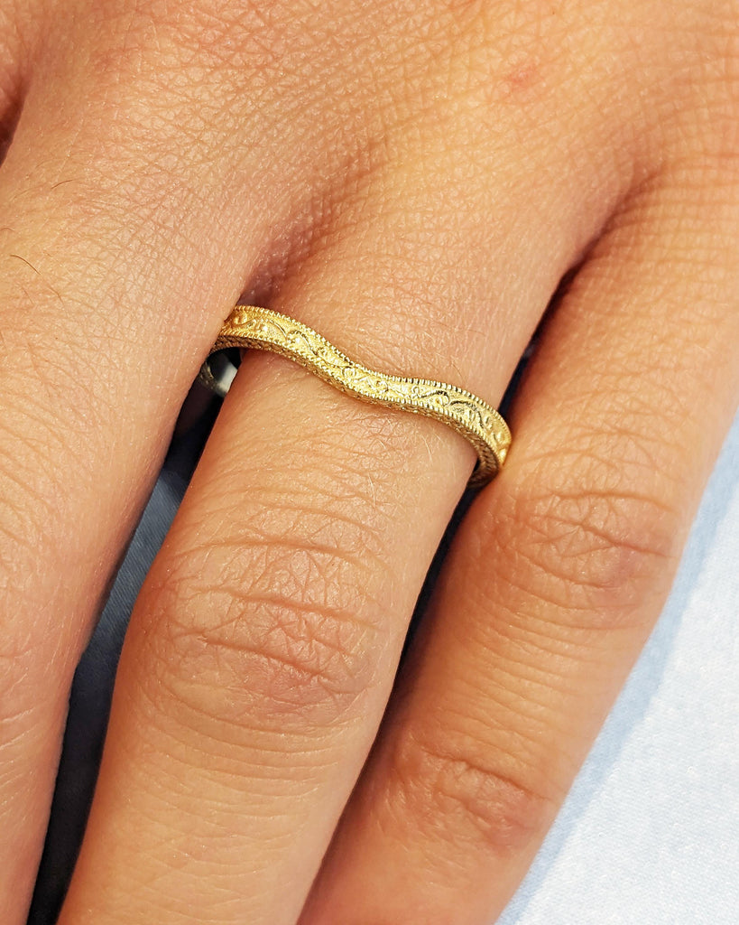 Vintage Flowing Vine Leaf Inspired Wedding Band | Womens Solid Gold 14K Nature Inspired Curve Wedding Ring | Custom Anniversary Ring Jewelry