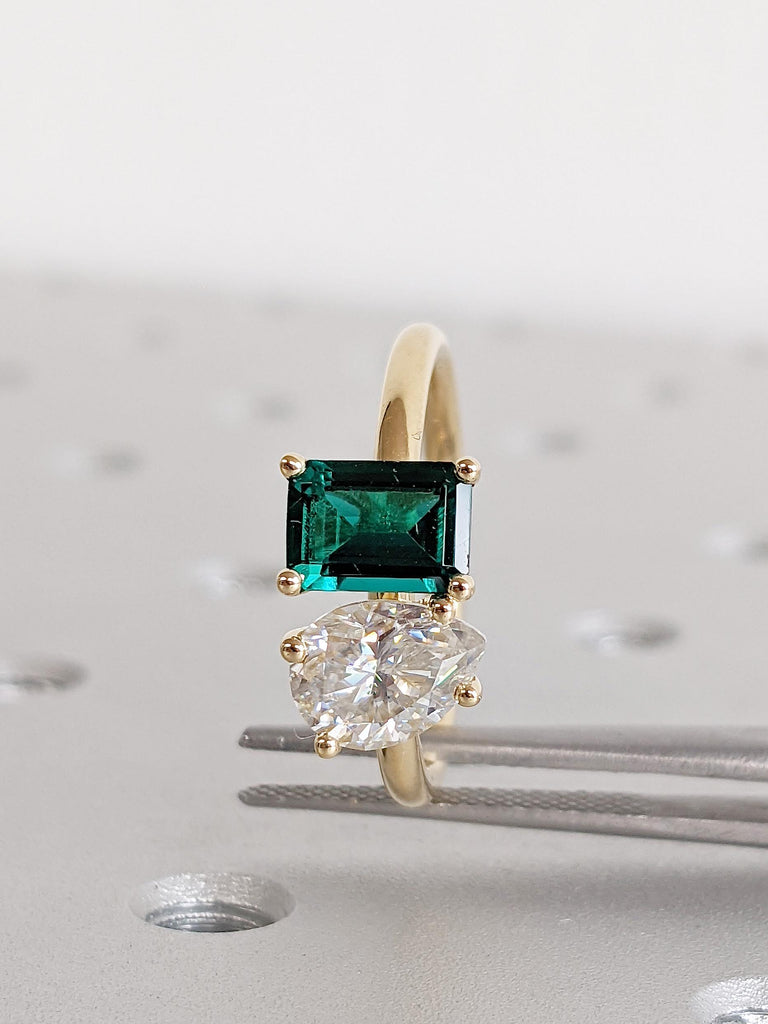 Emerald, Pear Cut Engagement Ring, Vintage 18k Yellow Gold Ring, Two Stone Wedding Rings for Women, Green Lab Emerald Ring, Moissanite Ring