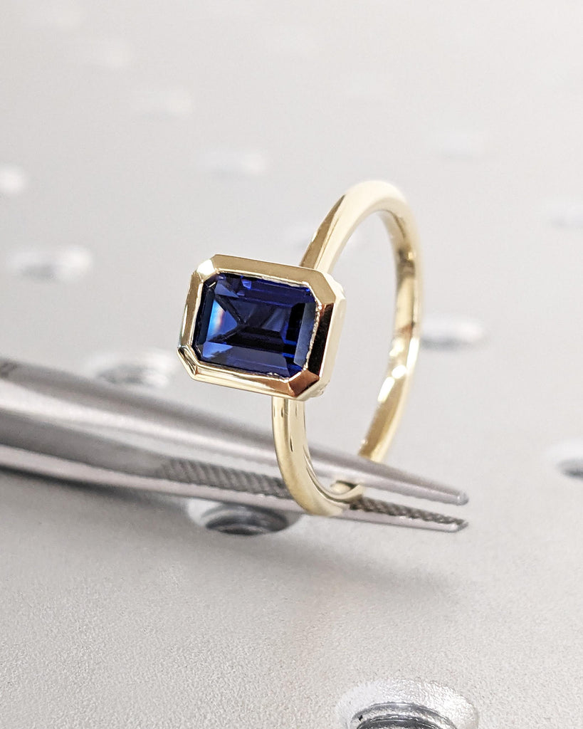 Art Deco Blue Sapphire Engagement Ring For Her - Vintage Sapphire Promise Ring - Solid Gold - September Birthstone - Bezel Set - Minimalist