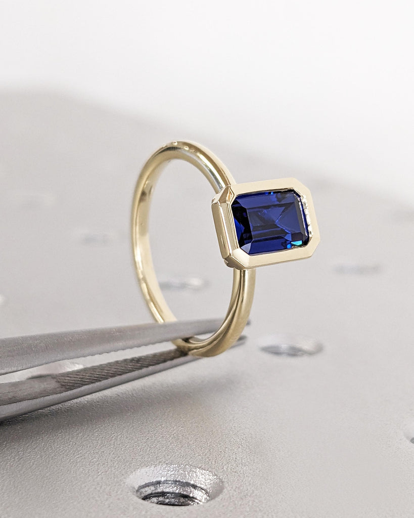 Art Deco Blue Sapphire Engagement Ring For Her - Vintage Sapphire Promise Ring - Solid Gold - September Birthstone - Bezel Set - Minimalist