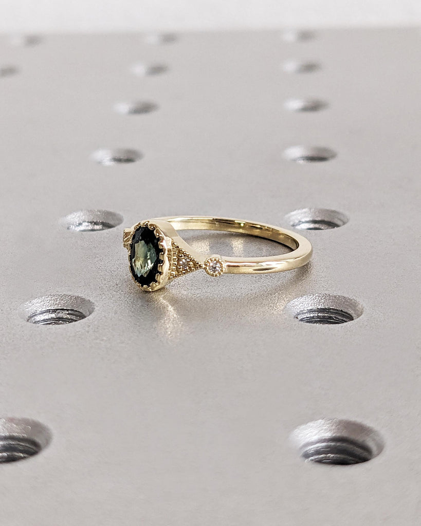 Bezel Set Vintage Oval Sapphire Ring / Art Deco Green Sapphire Ring / Antique Engagement Ring in 14K Yellow Gold / Promise Ring / Daily Wear